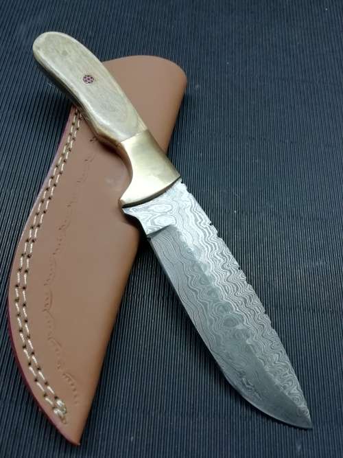 HANDMADE DAMASCUS STEEL HUNTING KNIFE !!!