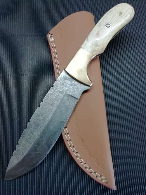 HANDMADE DAMASCUS STEEL HUNTING KNIFE !!!