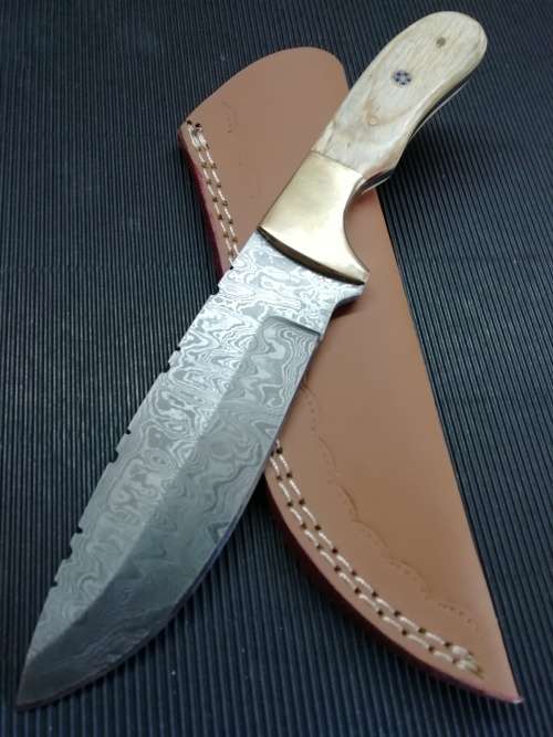HANDMADE DAMASCUS STEEL HUNTING KNIFE !!!