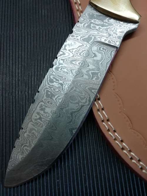 HANDMADE DAMASCUS STEEL HUNTING KNIFE !!!