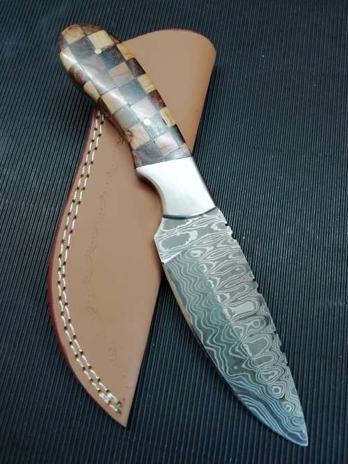 HANDMADE DAMASCUS STEEL HUNTING KNIFE !!!