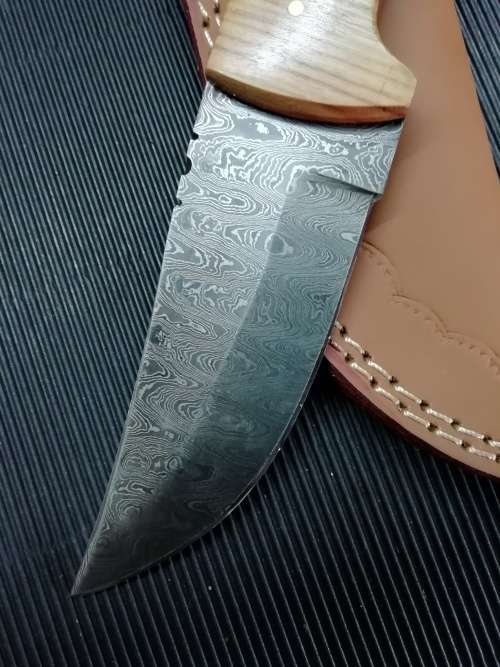 HANDMADE DAMASCUS STEEL HUNTING KNIFE !!!