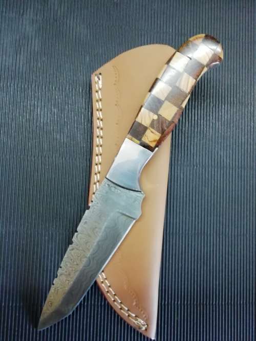HANDMADE DAMASCUS STEEL HUNTING KNIFE !!!