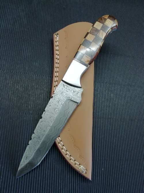 HANDMADE DAMASCUS STEEL HUNTING KNIFE !!!