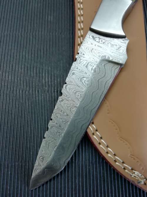 HANDMADE DAMASCUS STEEL HUNTING KNIFE !!!