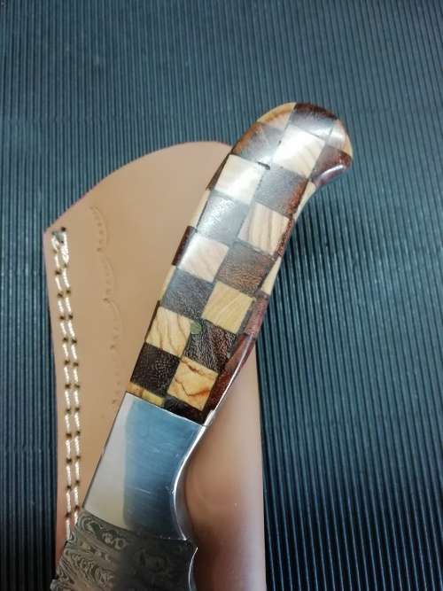 HANDMADE DAMASCUS STEEL HUNTING KNIFE !!!
