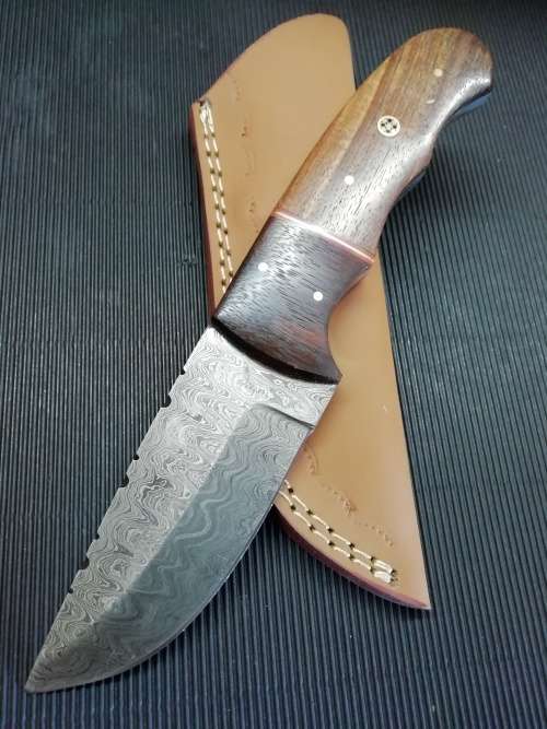 HANDMADE DAMASCUS STEEL HUNTING KNIFE !!!