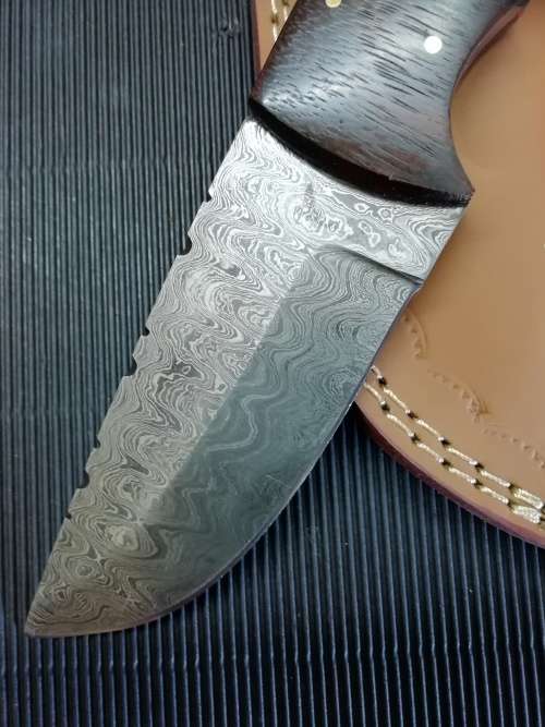 HANDMADE DAMASCUS STEEL HUNTING KNIFE !!!
