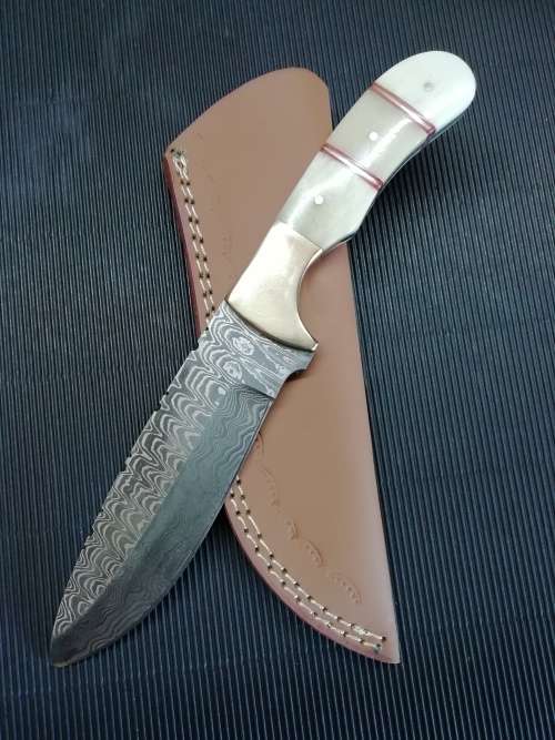 HANDMADE DAMASCUS STEEL HUNTING KNIFE !!!