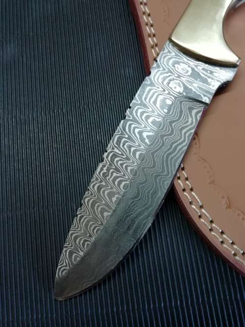 HANDMADE DAMASCUS STEEL HUNTING KNIFE !!!