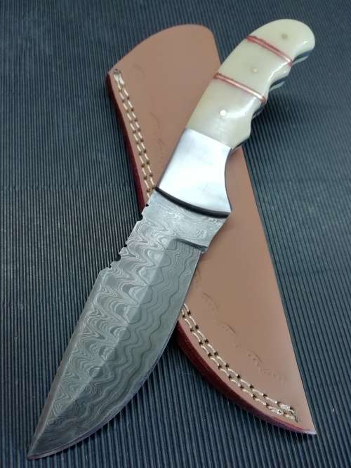 HANDMADE DAMASCUS STEEL HUNTING KNIFE !!!