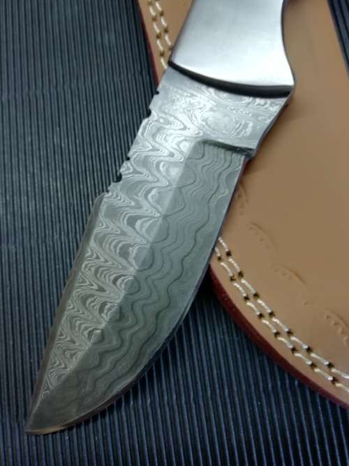 HANDMADE DAMASCUS STEEL HUNTING KNIFE !!!