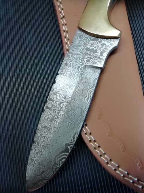 HANDMADE DAMASCUS STEEL HUNTING KNIFE !!!