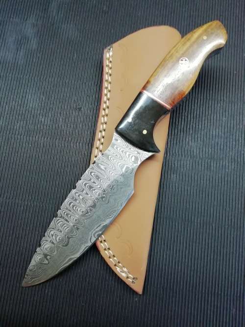 HANDMADE DAMASCUS STEEL HUNTING KNIFE !!!