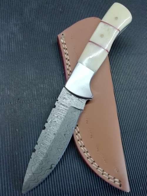 HANDMADE DAMASCUS STEEL HUNTING KNIFE !!!