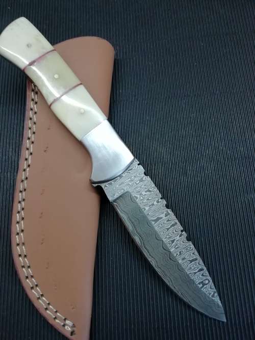 HANDMADE DAMASCUS STEEL HUNTING KNIFE !!!