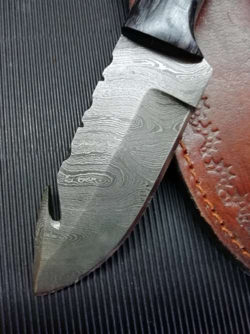 HANDMADE DAMASCUS STEEL HUNTING KNIFE !!!