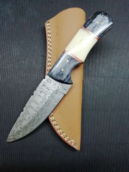 HANDMADE DAMASCUS STEEL HUNTING KNIFE !!!