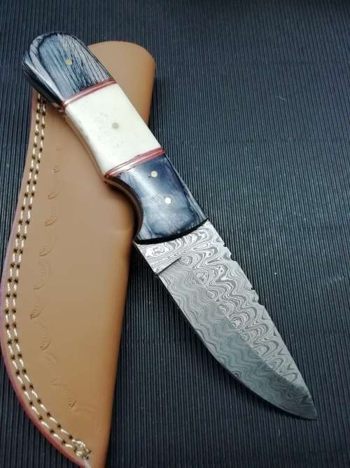 HANDMADE DAMASCUS STEEL HUNTING KNIFE !!!