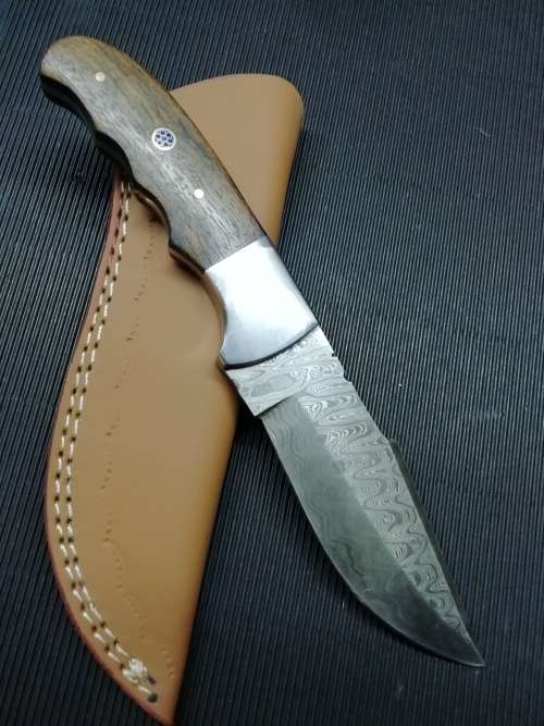 HANDMADE DAMASCUS STEEL HUNTING KNIFE !!!
