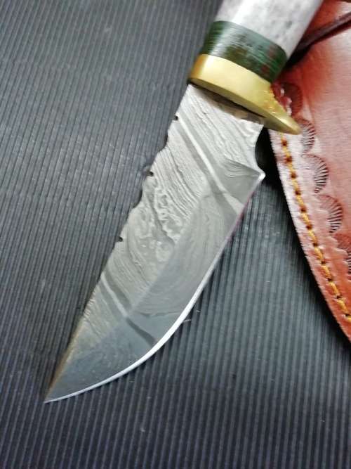 HANDMADE DAMASCUS STEEL HUNTING KNIFE !!!