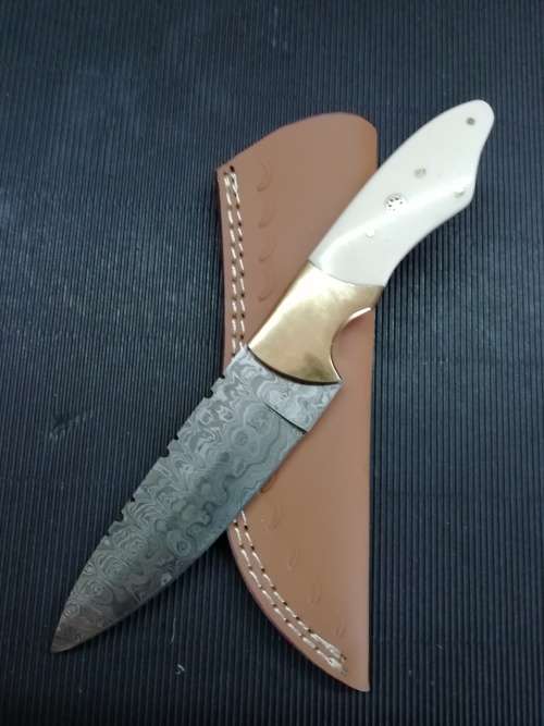 HANDMADE DAMASCUS STEEL HUNTING KNIFE !!!