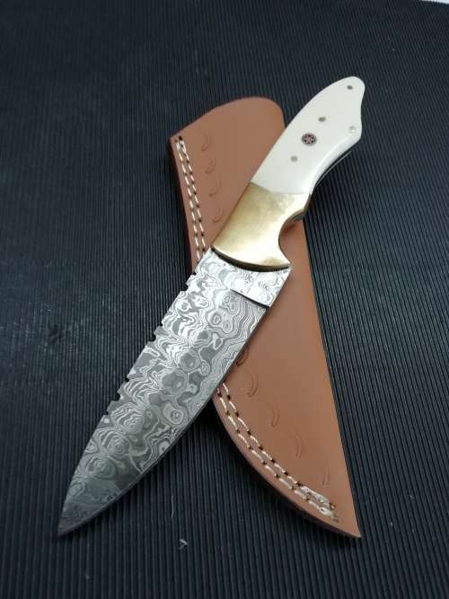 HANDMADE DAMASCUS STEEL HUNTING KNIFE !!!