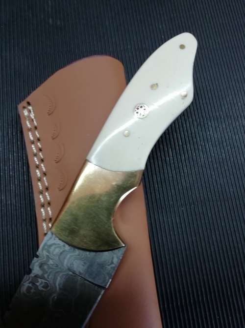 HANDMADE DAMASCUS STEEL HUNTING KNIFE !!!