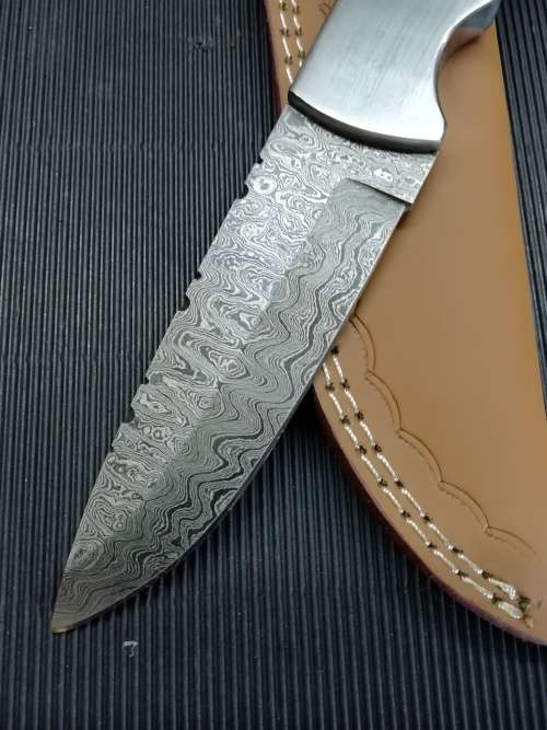 HANDMADE DAMASCUS STEEL HUNTING KNIFE !!!