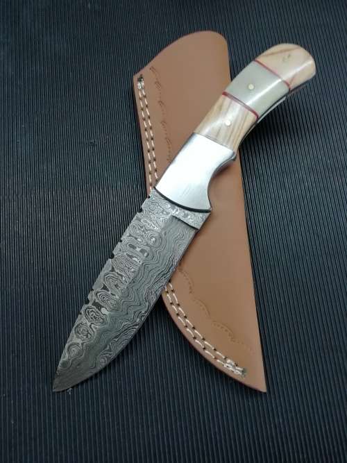 HANDMADE DAMASCUS STEEL HUNTING KNIFE !!!