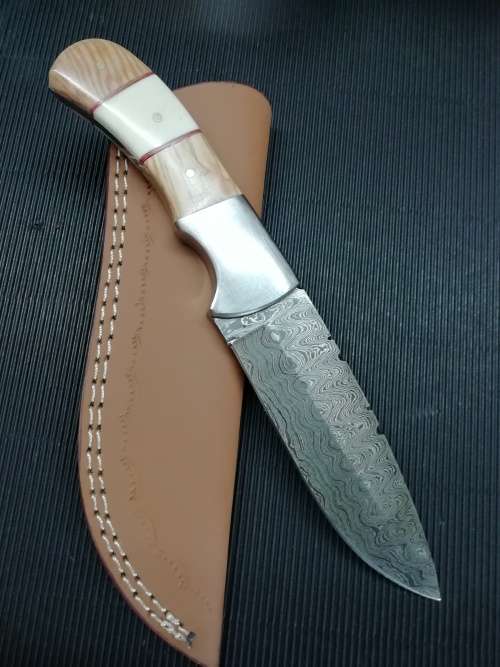 HANDMADE DAMASCUS STEEL HUNTING KNIFE !!!