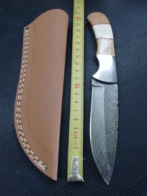 HANDMADE DAMASCUS STEEL HUNTING KNIFE !!!