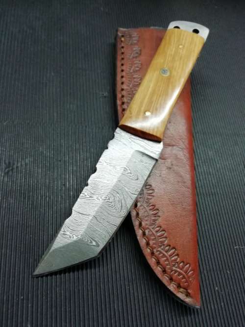 HANDMADE DAMASCUS STEEL HUNTING KNIFE !!!