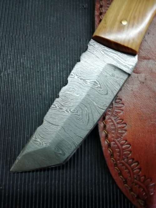 HANDMADE DAMASCUS STEEL HUNTING KNIFE !!!