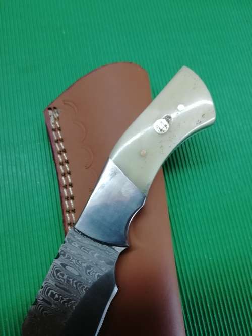 HANDMADE DAMASCUS STEEL HUNTING KNIFE !!!