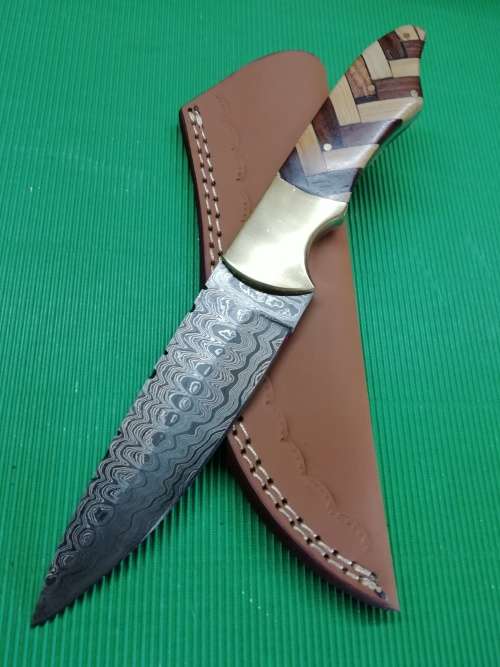 HANDMADE DAMASCUS STEEL HUNTING KNIFE !!!