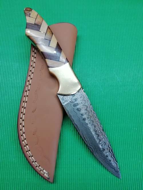 HANDMADE DAMASCUS STEEL HUNTING KNIFE !!!