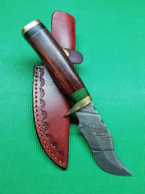 HANDMADE DAMASCUS STEEL HUNTING KNIFE !!!