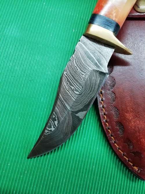 HANDMADE DAMASCUS STEEL HUNTING KNIFE !!!