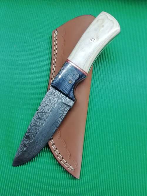 HANDMADE DAMASCUS STEEL HUNTING KNIFE !!!