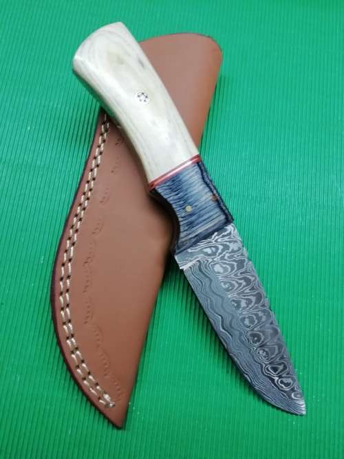 HANDMADE DAMASCUS STEEL HUNTING KNIFE !!!