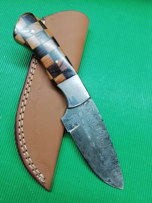 HANDMADE DAMASCUS STEEL HUNTING KNIFE !!!
