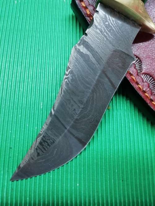 HANDMADE DAMASCUS STEEL HUNTING KNIFE !!!