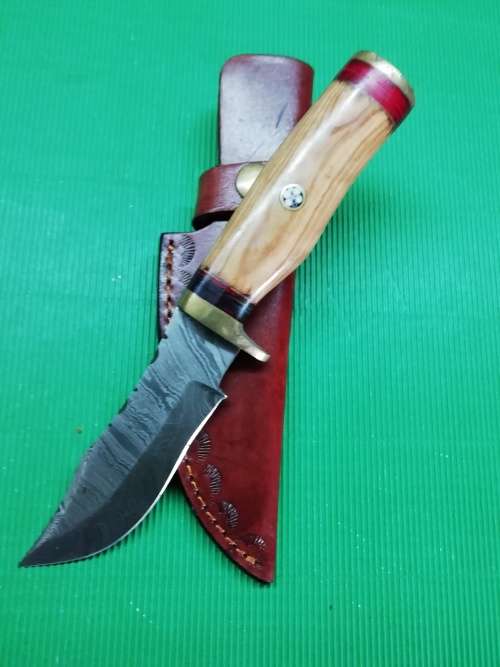 HANDMADE DAMASCUS STEEL HUNTING KNIFE !!!