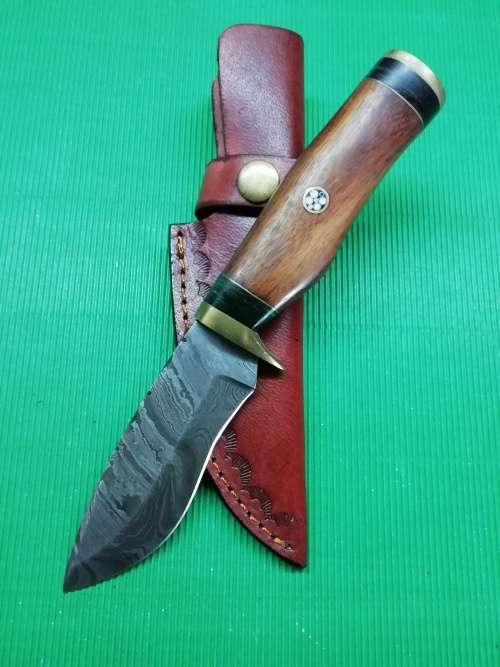 HANDMADE DAMASCUS STEEL HUNTING KNIFE !!!