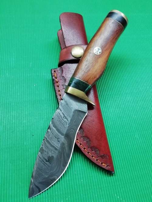 HANDMADE DAMASCUS STEEL HUNTING KNIFE !!!