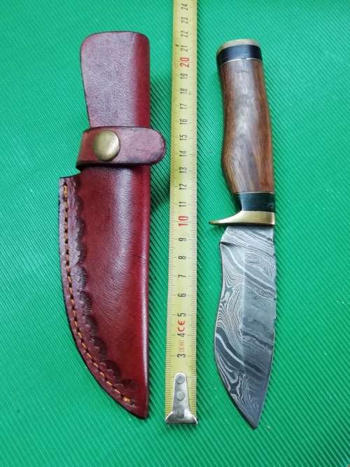 HANDMADE DAMASCUS STEEL HUNTING KNIFE !!!