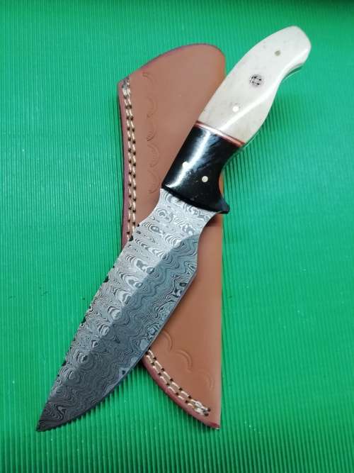 HANDMADE DAMASCUS STEEL HUNTING KNIFE !!!