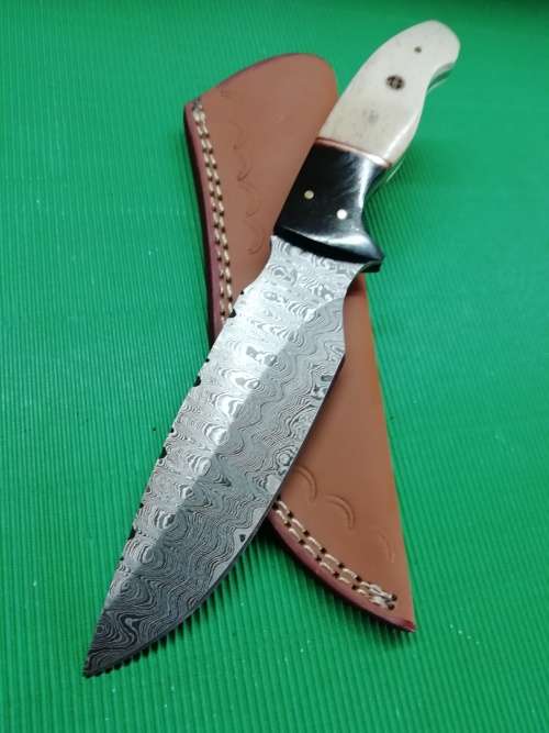 HANDMADE DAMASCUS STEEL HUNTING KNIFE !!!