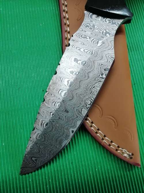 HANDMADE DAMASCUS STEEL HUNTING KNIFE !!!